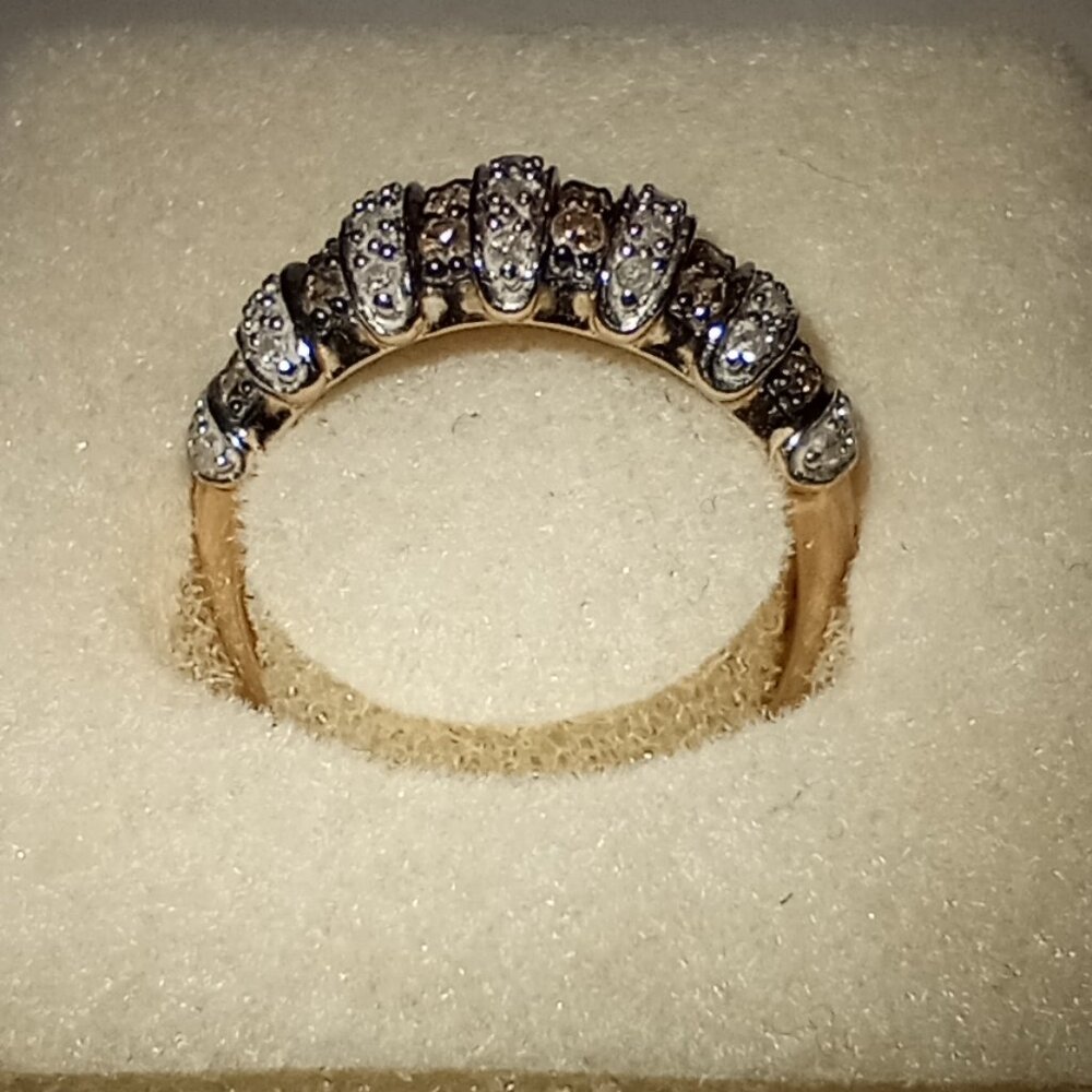 10Kt Yellow Gold Chocolate and White Diamond Ring - Picture 4 of 5